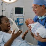 Vicc: Doktor úr, kérem segítsen! baba
