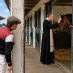 Vicc: A lóversenypályán egy játékos észreveszi... loverseny